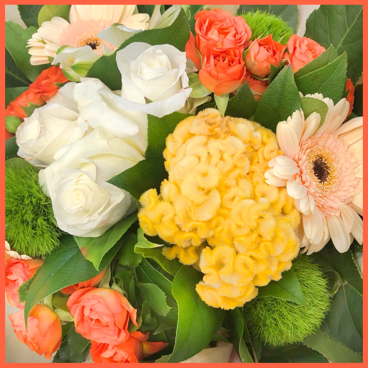 Bouquet de fleurs rond du fleuriste à dominante de rouge - Autant de Fleurs  Aubagne